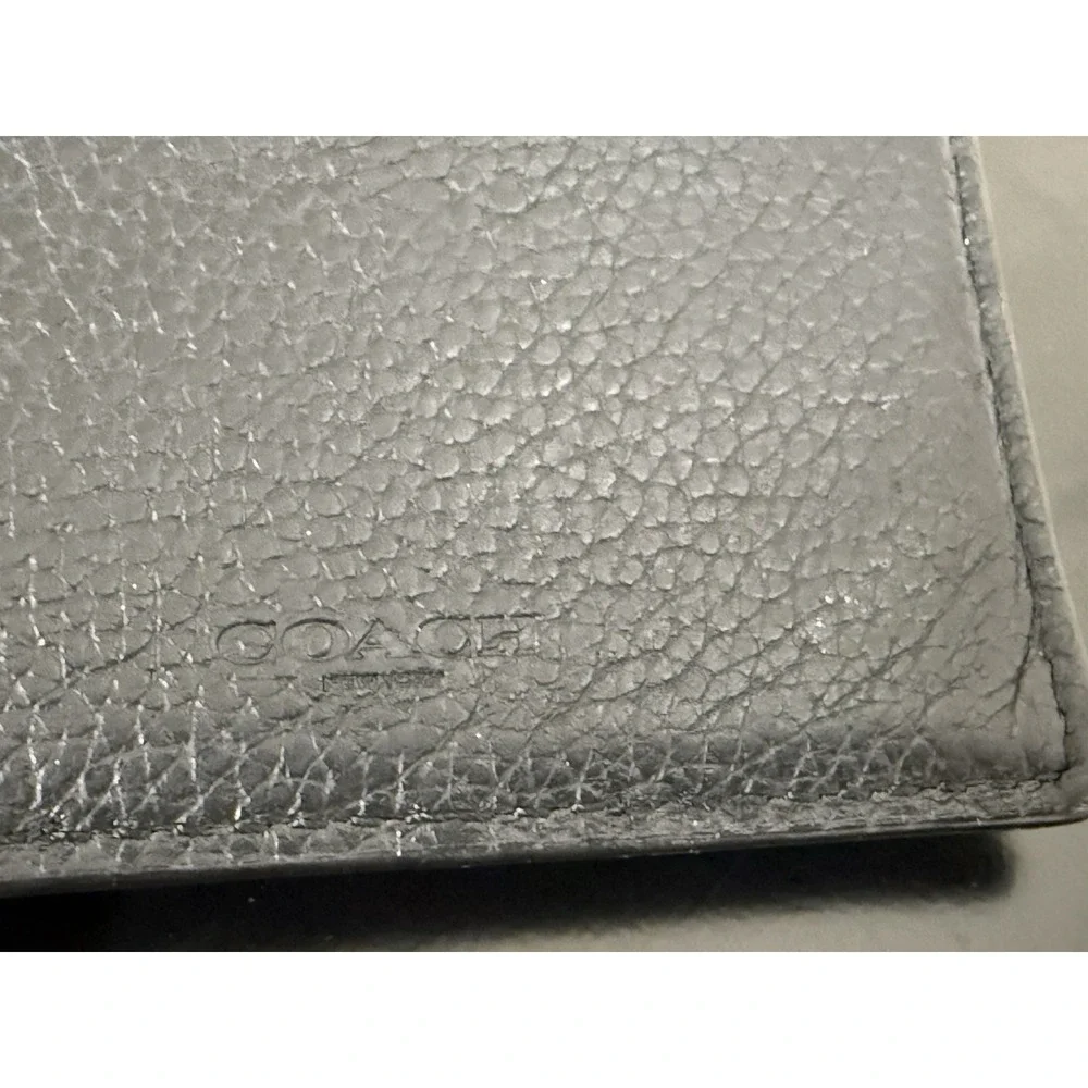 Coach Men Black Billfold  Embossed Signature Leather Wallet F24647